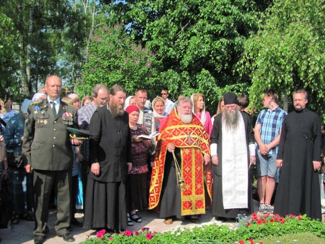 Панихида на Могиле Евгения Родионова