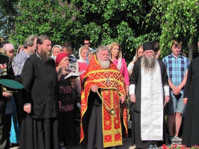 Панихида на Могиле Евгения Родионова